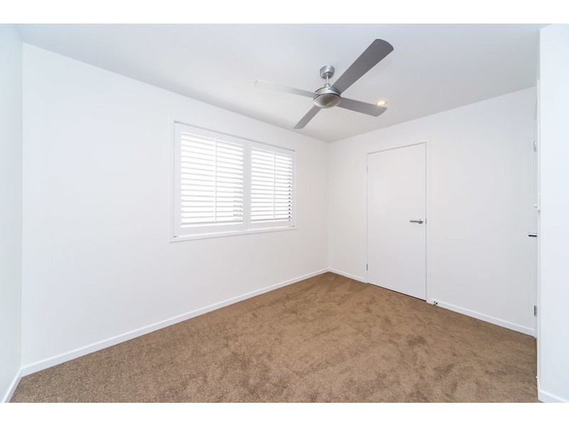 2/8 Drake Avenue, Paradise Point QLD 4216