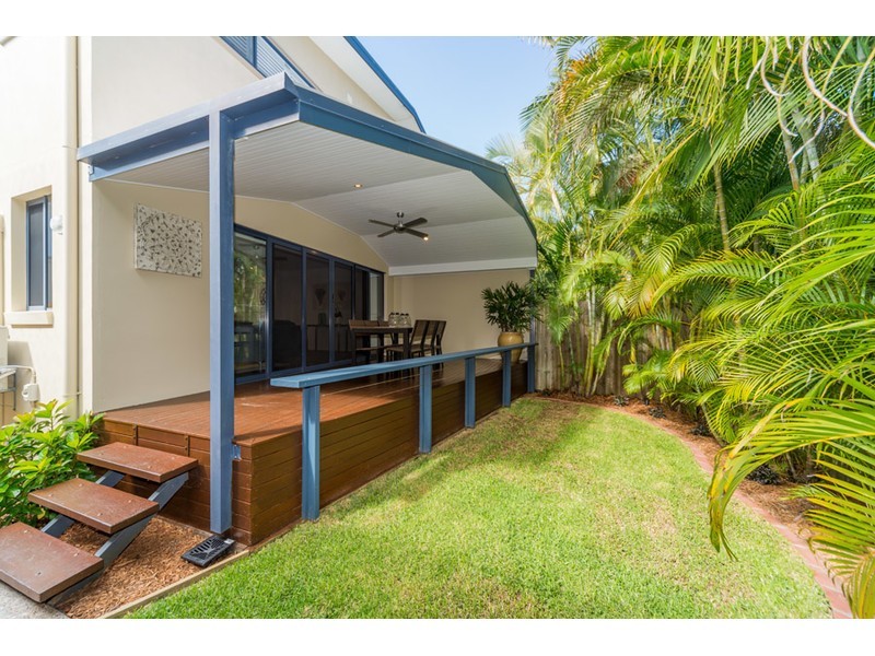 2/8 Drake Avenue, Paradise Point QLD 4216