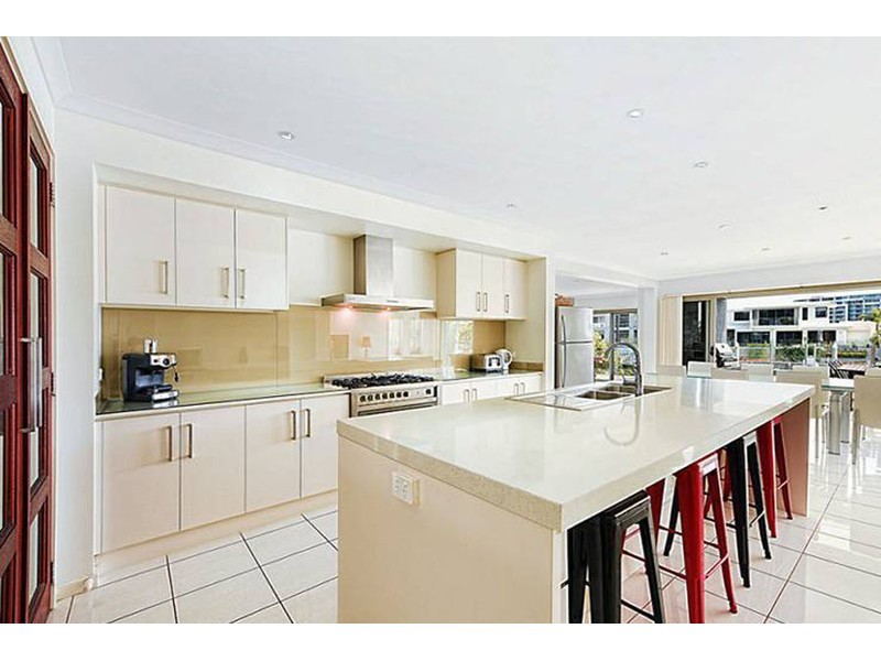 27 North Quay Drive, Biggera Waters QLD 4216