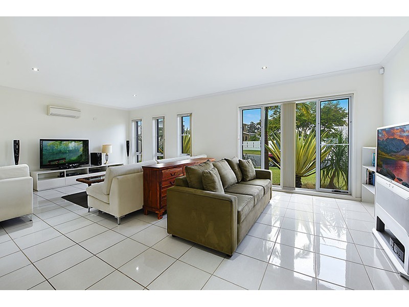 27 North Quay Drive, Biggera Waters QLD 4216