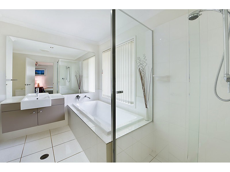 27 North Quay Drive, Biggera Waters QLD 4216