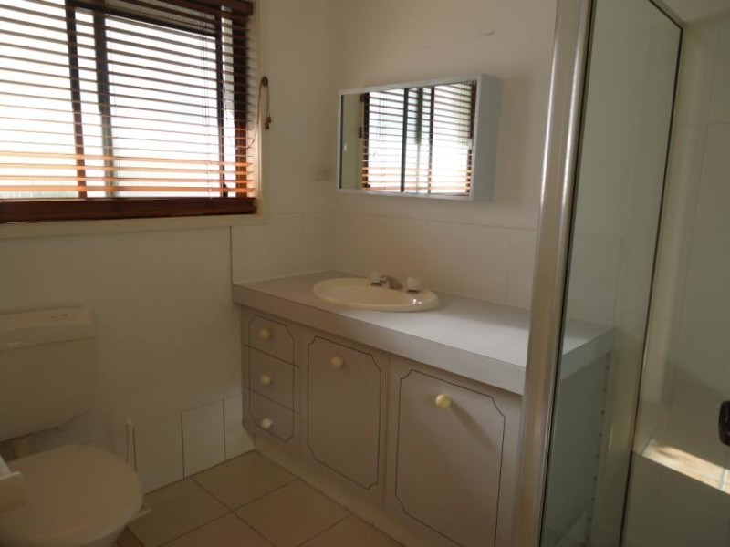 2/43 Errol Avenue, Paradise Point QLD 4216