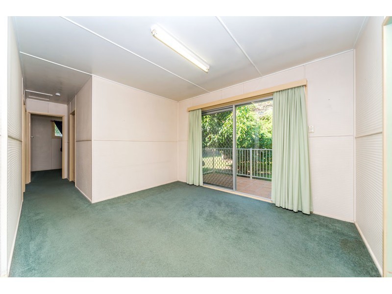 163 The Esplanade, Coombabah QLD 4216