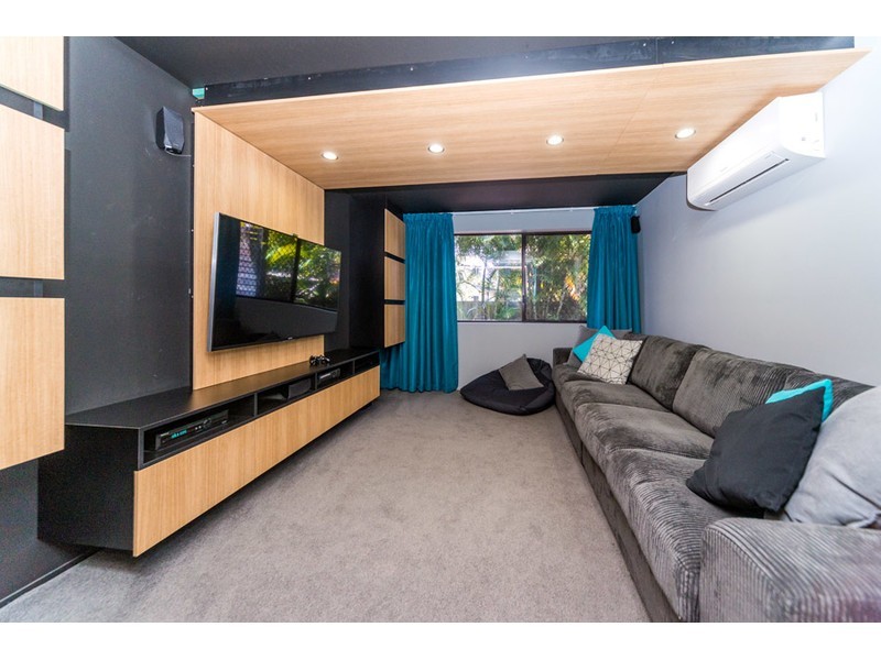 17 Iando Street, Coombabah QLD 4216