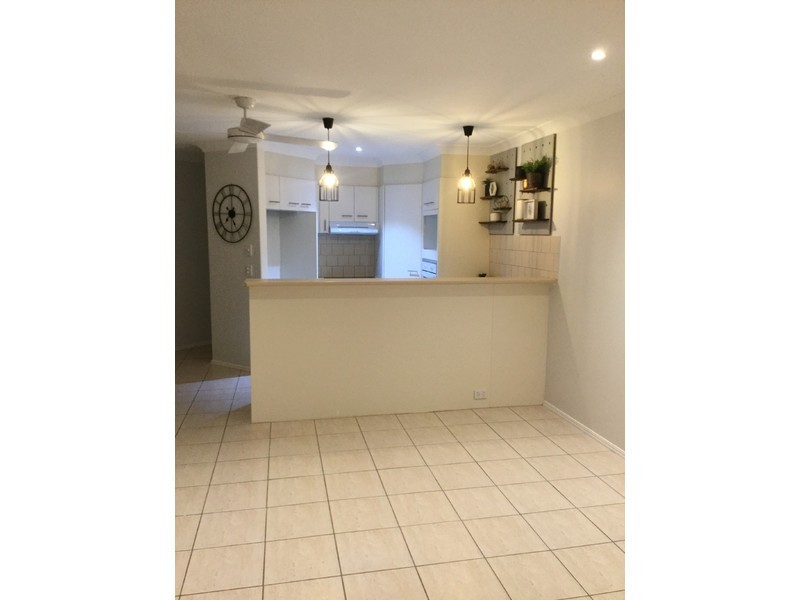 2/11 Teal Avenue, Paradise Point QLD 4216