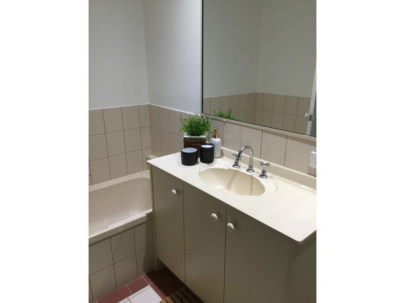 2/11 Teal Avenue, Paradise Point QLD 4216