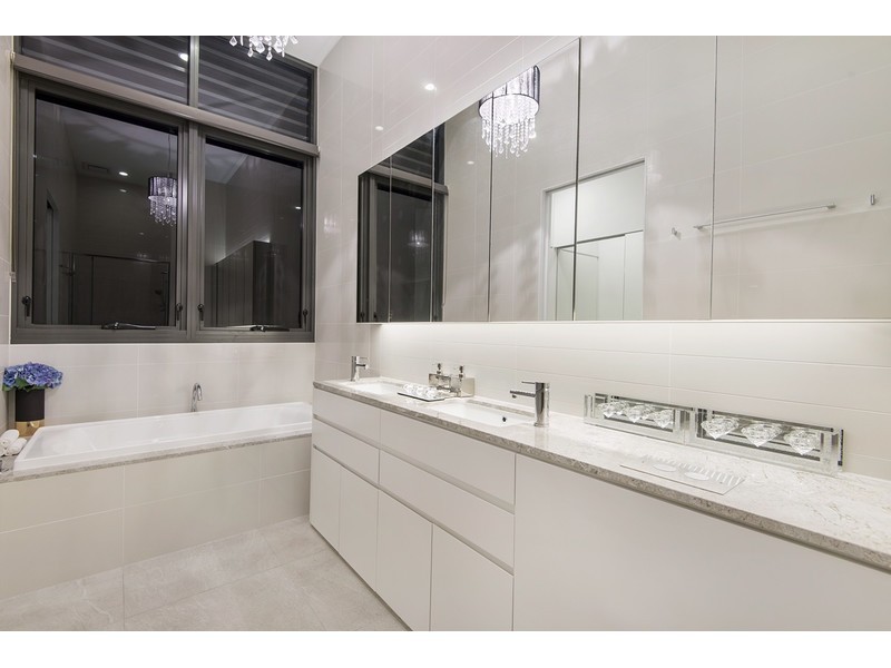 2403/1 Marina Promenade, Paradise Point QLD 4216
