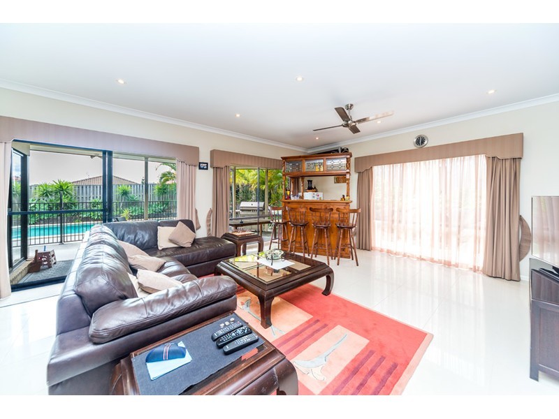 34 Gerard Street, Pacific Pines QLD 4211