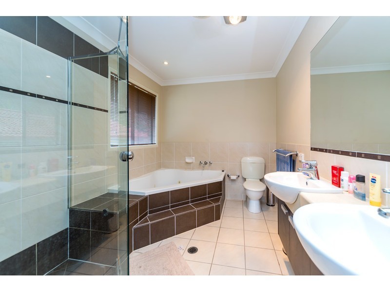 34 Gerard Street, Pacific Pines QLD 4211