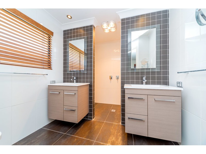 4 Tiger Drive, Arundel QLD 4214