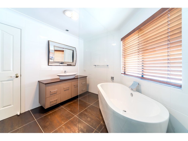 4 Tiger Drive, Arundel QLD 4214