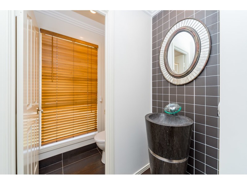 4 Tiger Drive, Arundel QLD 4214