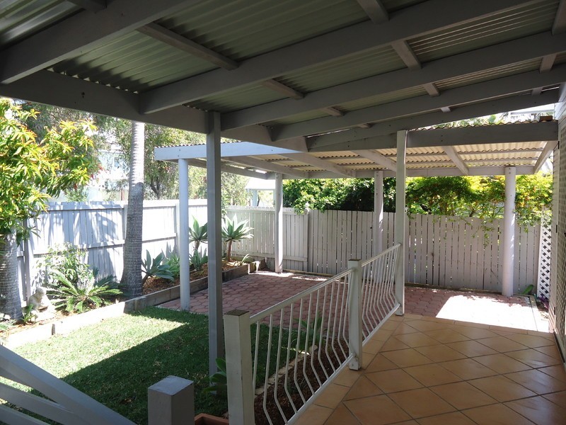 7 Saltash Street, Labrador QLD 4215