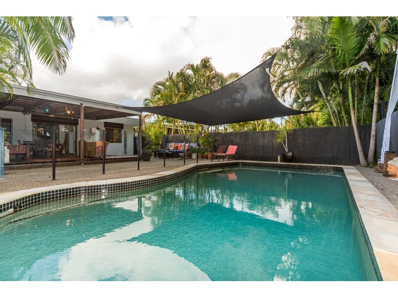 63 Nalkari Street, Coombabah QLD 4216