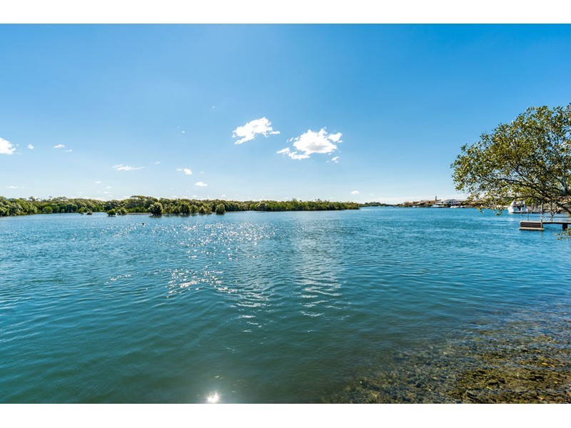 63 Nalkari Street, Coombabah QLD 4216