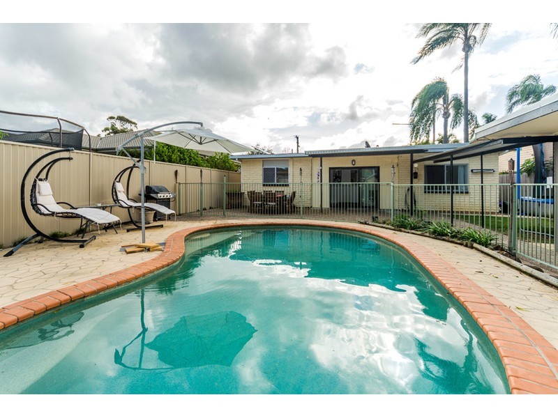 19 Annerley Avenue, Runaway Bay QLD 4216