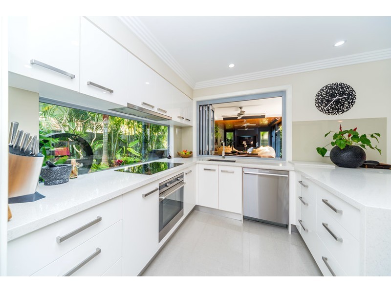 16 Teal Avenue, Paradise Point QLD 4216