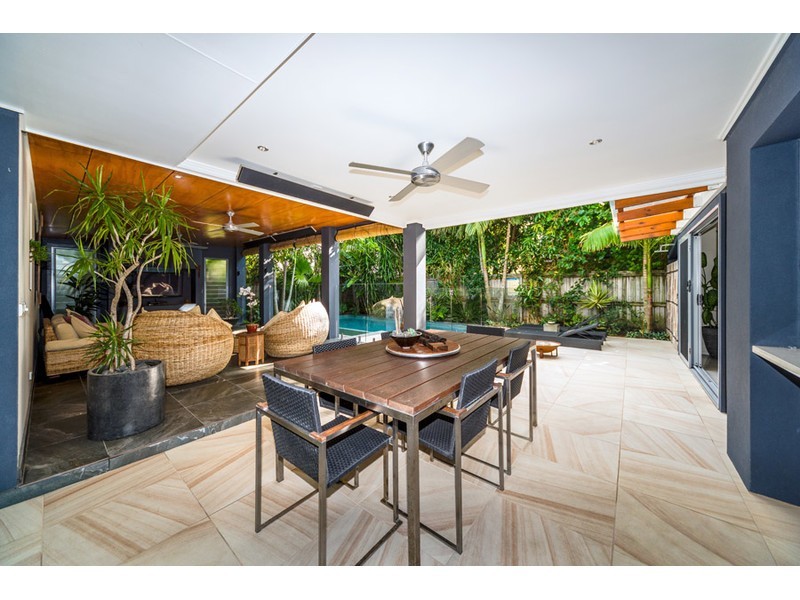 16 Teal Avenue, Paradise Point QLD 4216