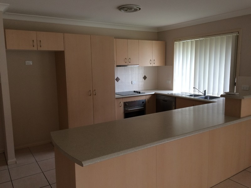 28 Billinghurst Crescent, Upper Coomera QLD 4209