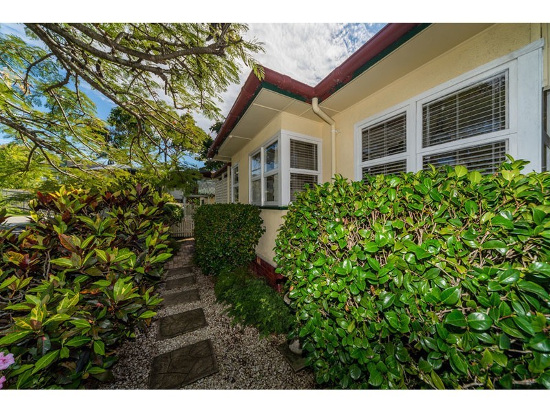 44 Brooke Avenue, Southport QLD 4215