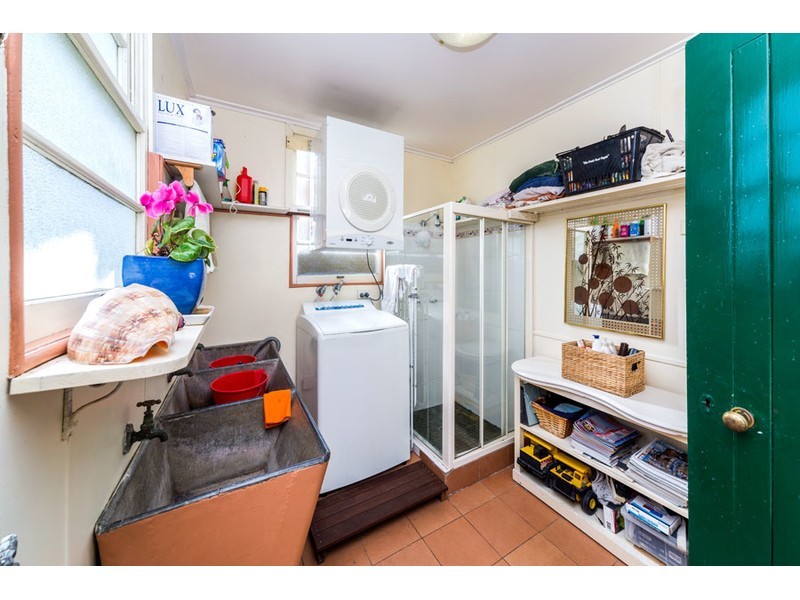 44 Brooke Avenue, Southport QLD 4215