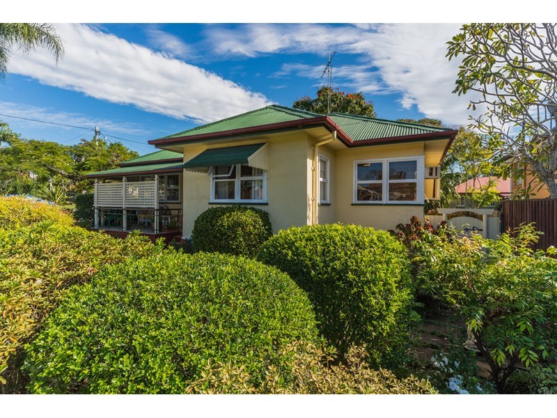 44 Brooke Avenue, Southport QLD 4215