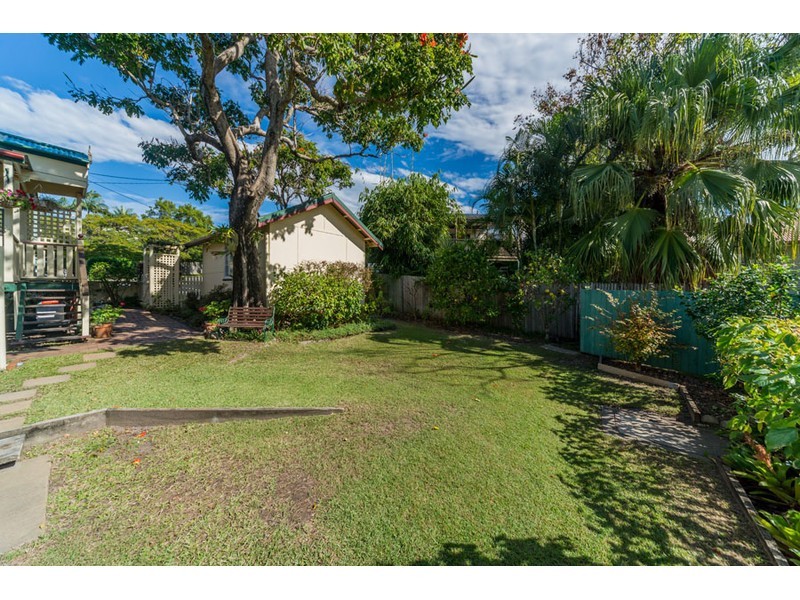 44 Brooke Avenue, Southport QLD 4215