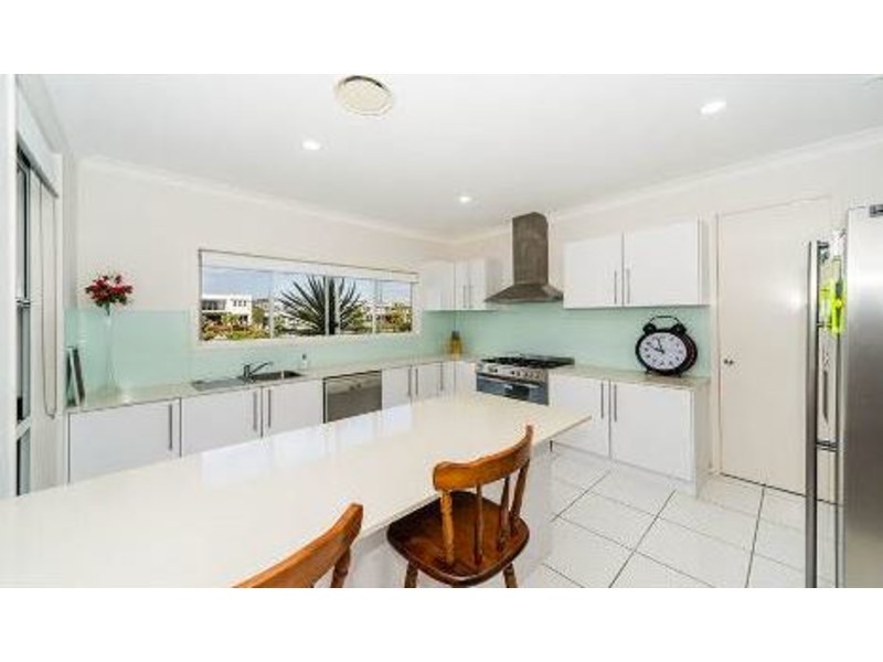 8 Quayside Drive, Helensvale QLD 4212