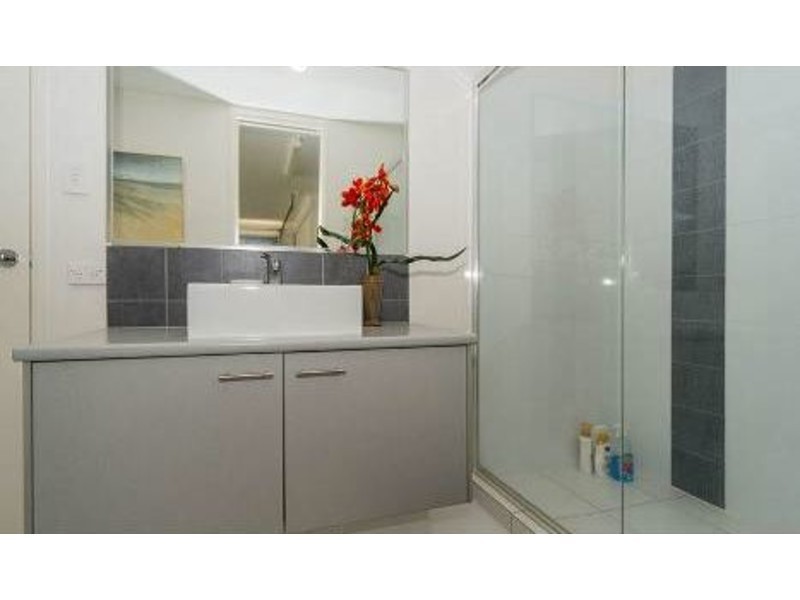8 Quayside Drive, Helensvale QLD 4212