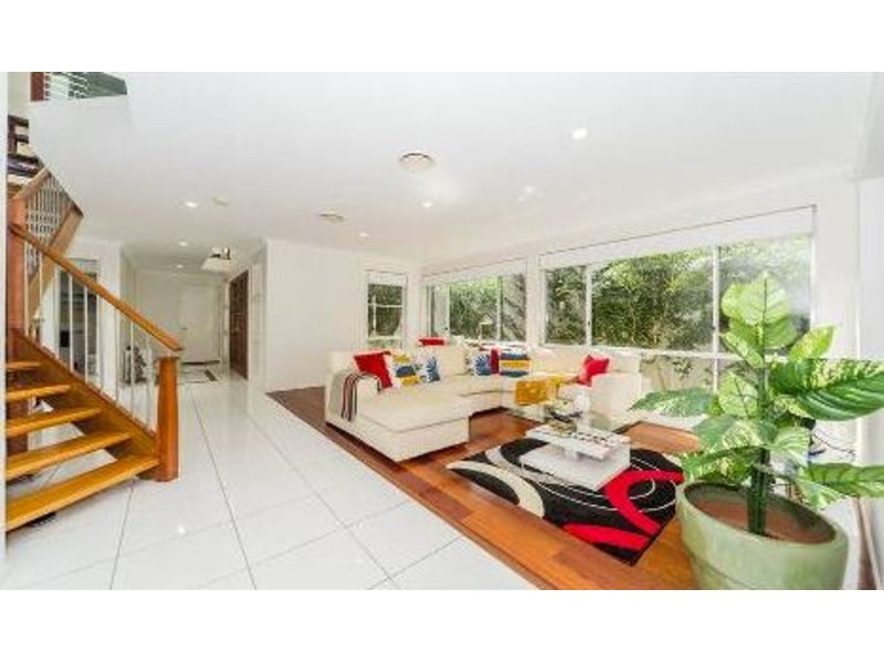 8 Quayside Drive, Helensvale QLD 4212