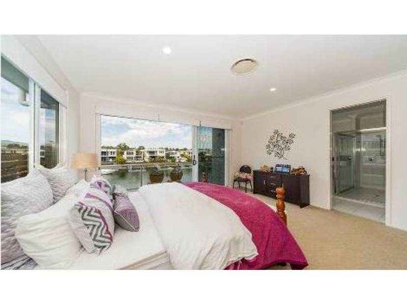 8 Quayside Drive, Helensvale QLD 4212