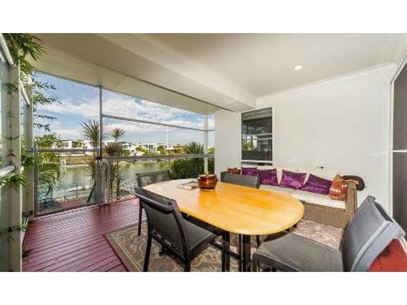 8 Quayside Drive, Helensvale QLD 4212