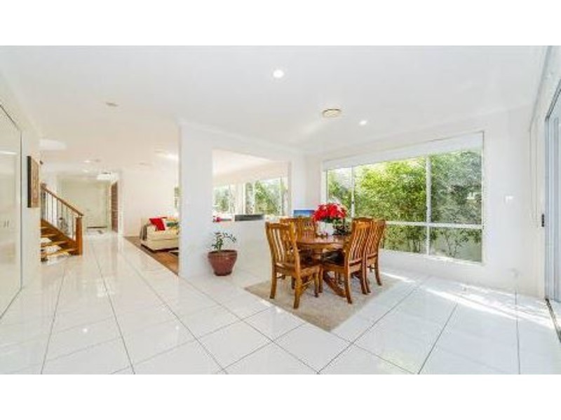 8 Quayside Drive, Helensvale QLD 4212