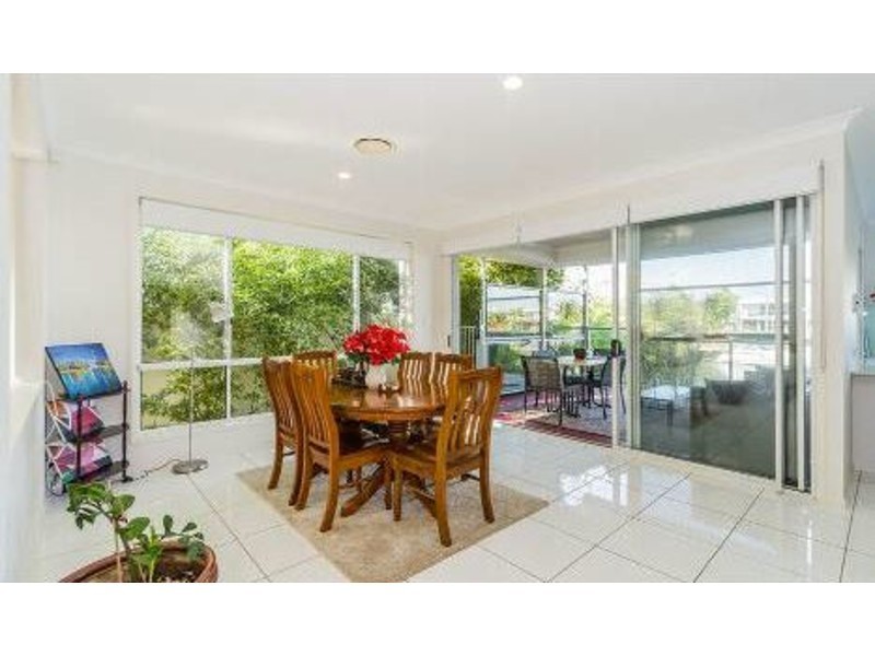 8 Quayside Drive, Helensvale QLD 4212