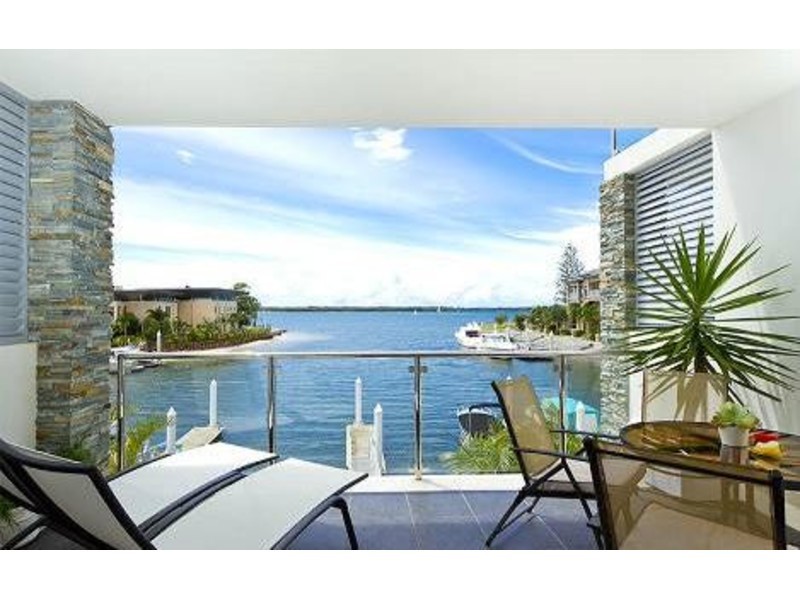 6/27-29 Madang Crescent, Runaway Bay QLD 4216