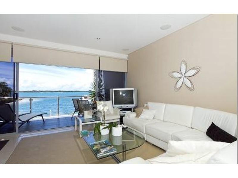 6/27-29 Madang Crescent, Runaway Bay QLD 4216