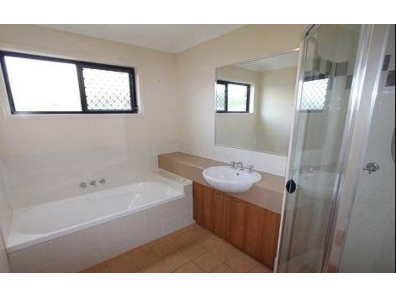 2 Applegum Place, Molendinar QLD 4214