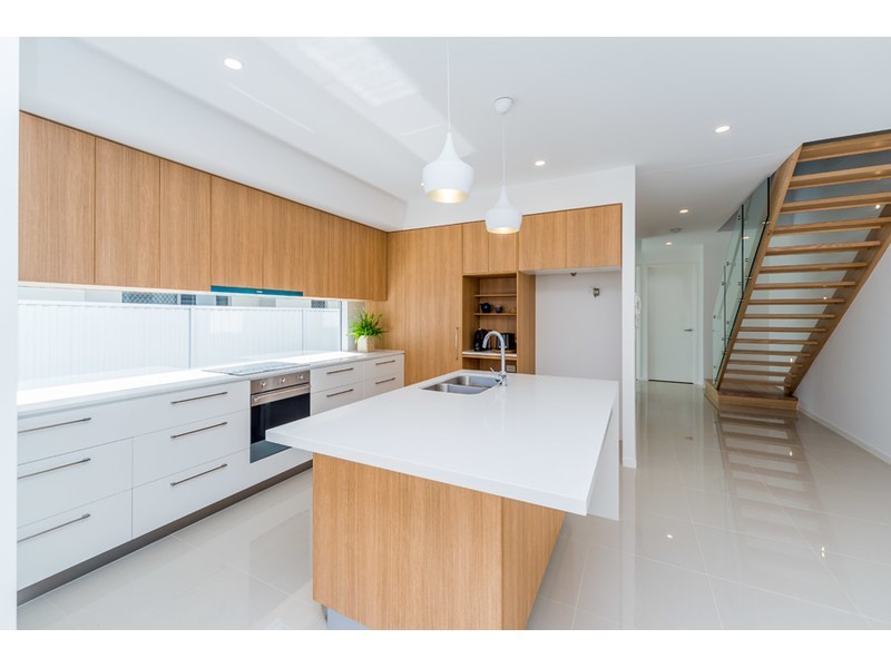 10B Drake Avenue, Paradise Point QLD 4216