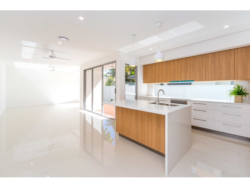 10B Drake Avenue, Paradise Point QLD 4216