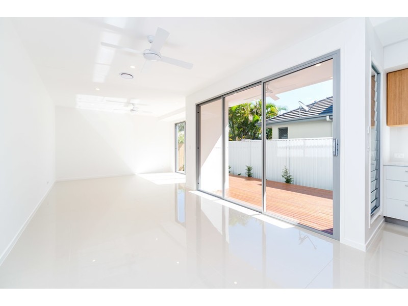 10B Drake Avenue, Paradise Point QLD 4216