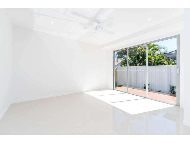 10B Drake Avenue, Paradise Point QLD 4216