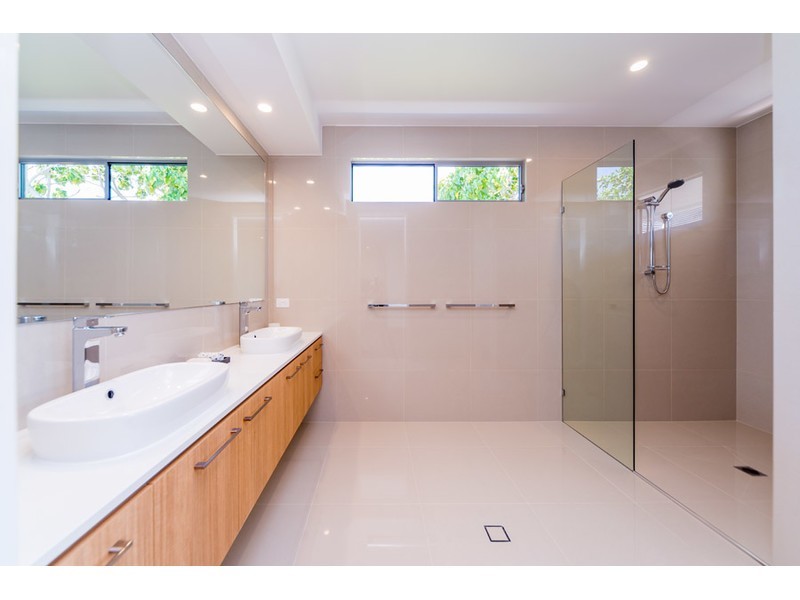 10B Drake Avenue, Paradise Point QLD 4216