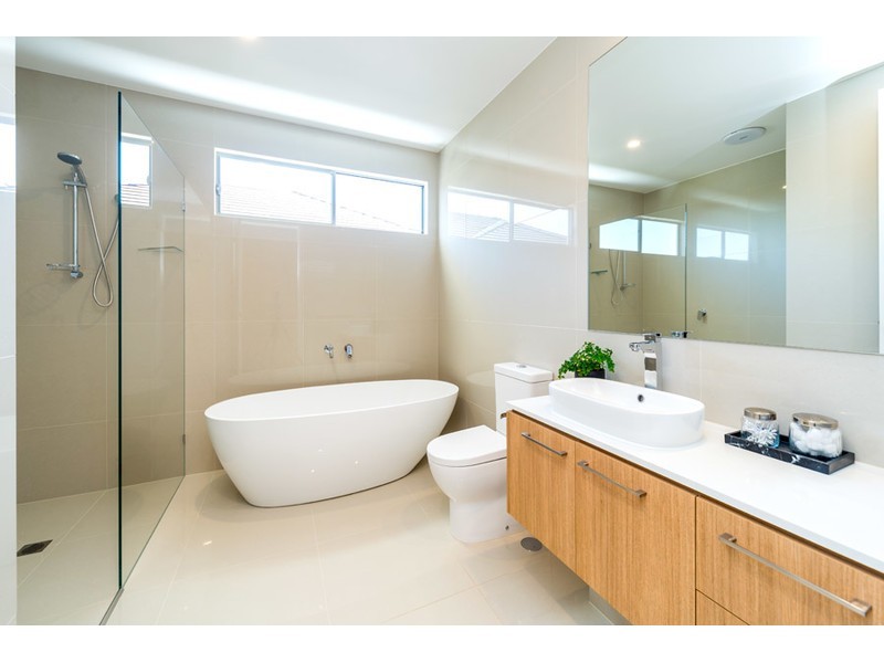 10B Drake Avenue, Paradise Point QLD 4216