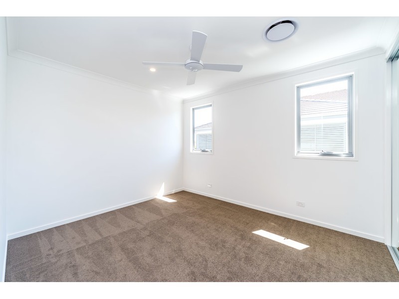 10B Drake Avenue, Paradise Point QLD 4216