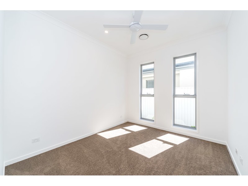 10B Drake Avenue, Paradise Point QLD 4216