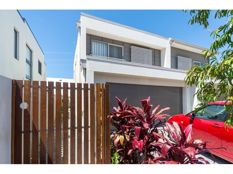 22 La Savina Drive, Coombabah QLD 4216