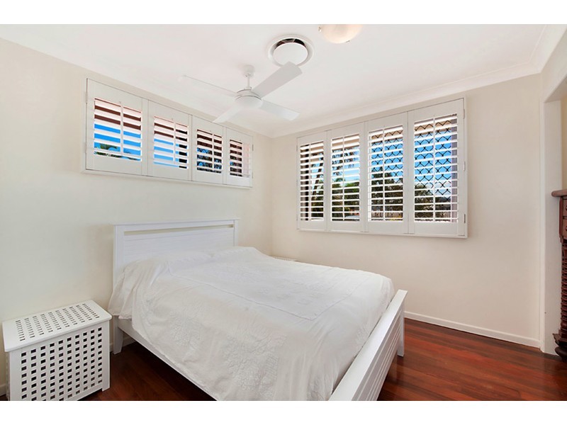 6 Donald Avenue, Paradise Point QLD 4216