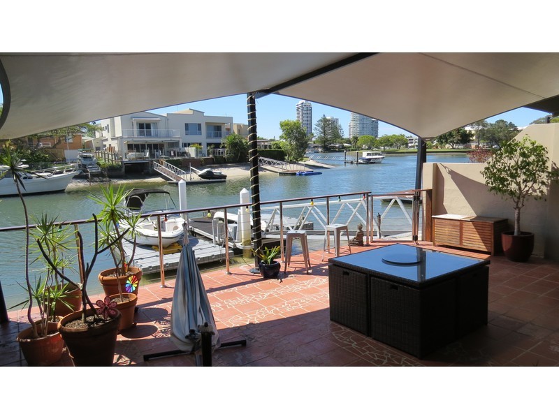 2/23 Vaggelas Crescent, Biggera Waters QLD 4216