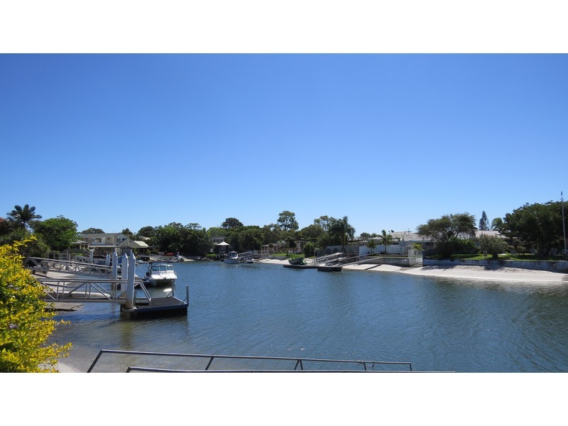 2/23 Vaggelas Crescent, Biggera Waters QLD 4216