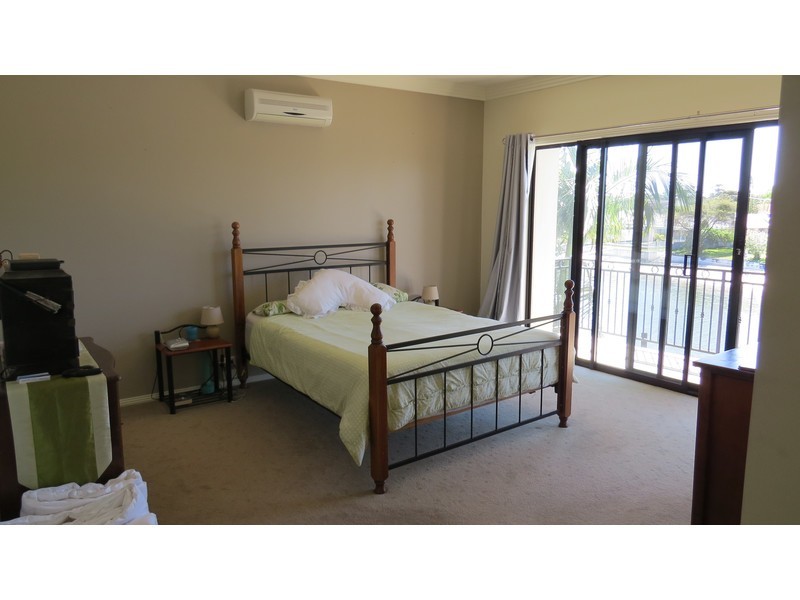 2/23 Vaggelas Crescent, Biggera Waters QLD 4216